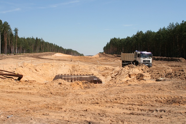 Budowa autostrady A4 - las na zachd od Godzieszowa; widok w kierunku Bolesawca