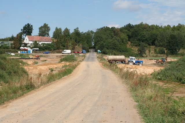 Budowa autostrady A4 - Przesieczany; widok w poprzek autostrady na pnoc