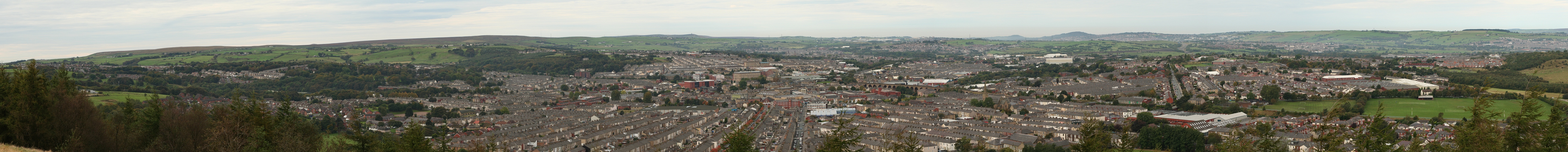 Panorama miasta Accrington, Lancashire ze wzgrza Hillock Vale